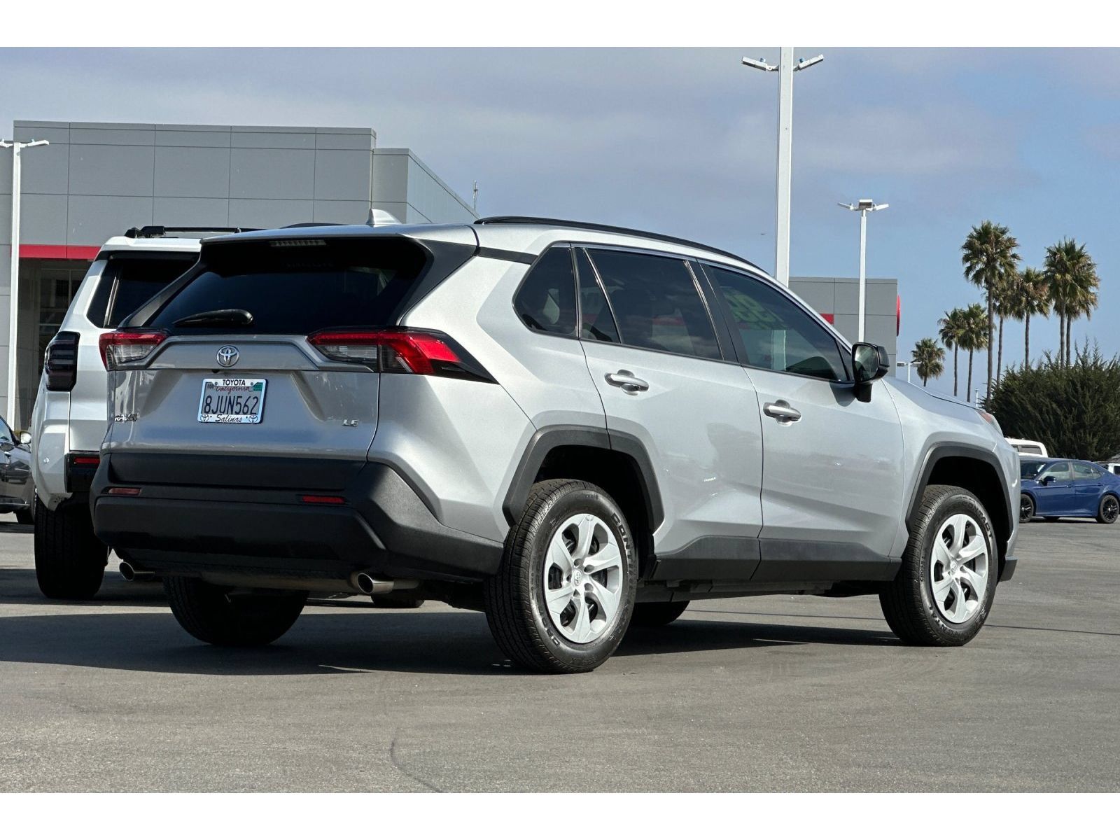 Used 2019 Toyota RAV4 LE w/ Carpet Mat Package FWD image 4