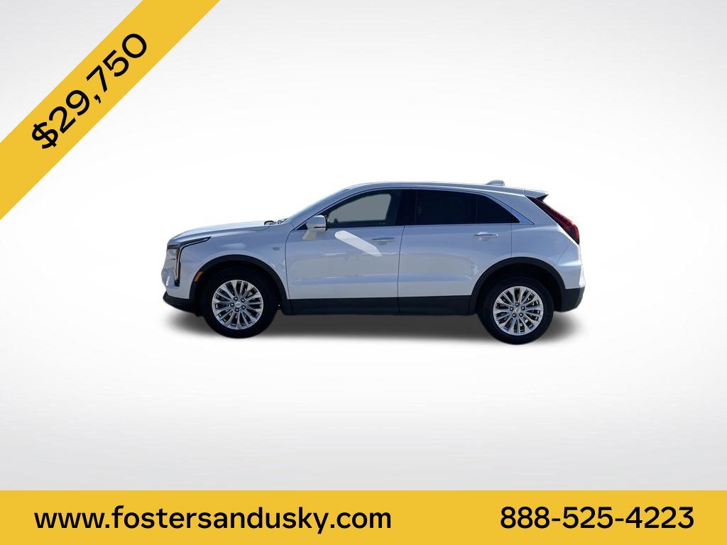 Used 2024 Cadillac XT4 Luxury w/ Cold Weather Package FWD image 2