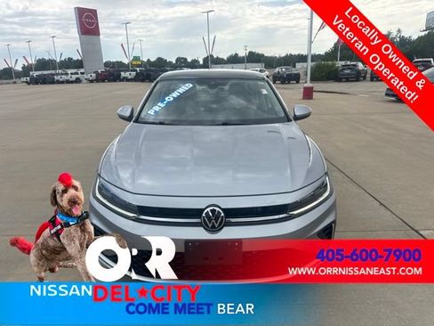 Used 2025 Volkswagen Jetta SE FWD image 7