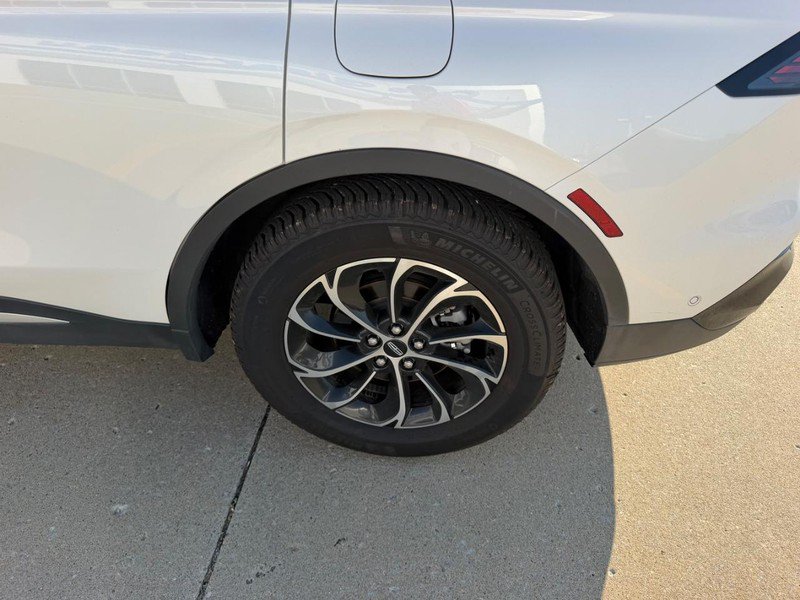 Used 2024 Lincoln Nautilus Premier AWD/4WD image 6