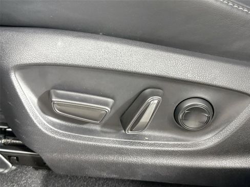 Used 2024 Toyota Crown Limited image 35