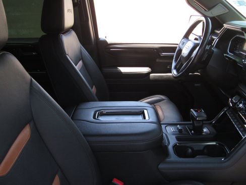 Used 2022 GMC Sierra 1500 AT4 w/ Sierra Safety Plus Package AWD/4WD image 10