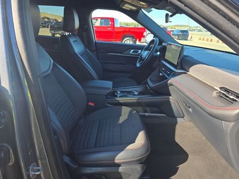 Used 2025 Ford Explorer ST-Line w/ ST-Line Street Pack image 15