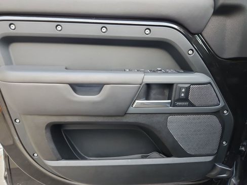 Used 2022 Land Rover Defender 110 X-Dynamic HSE image 29