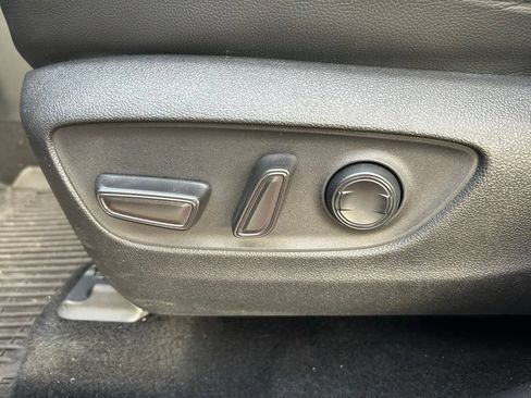 Used 2022 Toyota Highlander XLE FWD image 18