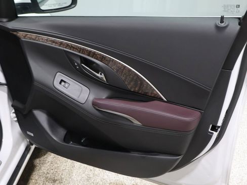 Used 2016 Buick LaCrosse Leather w/ Ultra Luxury Package image 27
