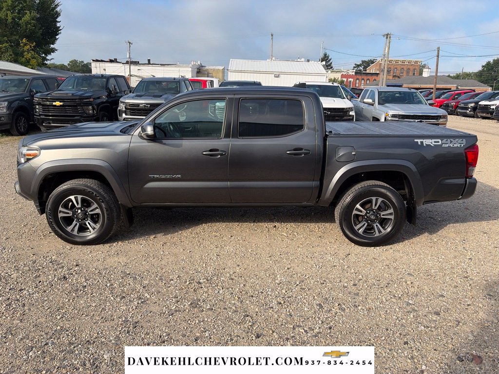 Used 2016 Toyota Tacoma TRD Sport AWD/4WD image 2