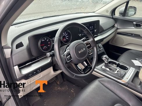 Used 2022 Kia Carnival LX image 14