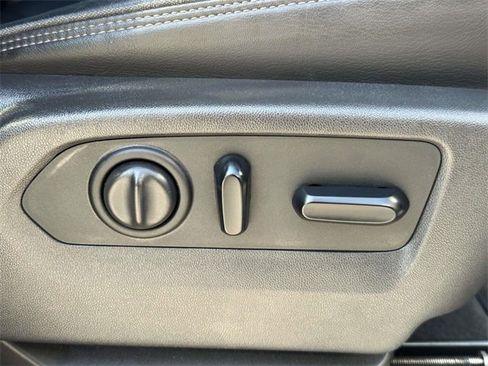 Used 2019 Chevrolet Silverado 1500 High Country image 25