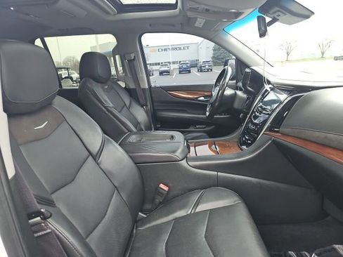 Used 2016 Cadillac Escalade Luxury image 34