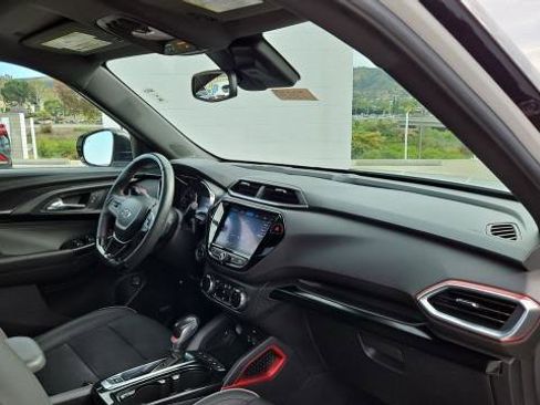 Used 2022 Chevrolet TrailBlazer RS w/ Sun and Liftgate Package FWD image 29