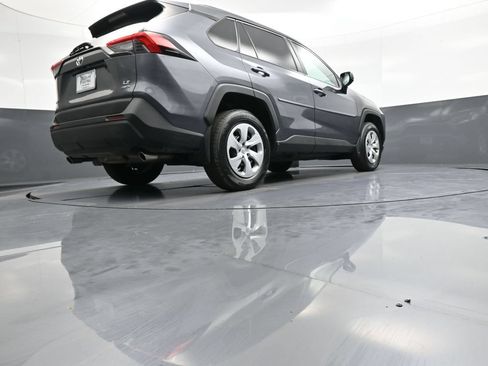 Used 2021 Toyota RAV4 LE AWD/4WD image 29