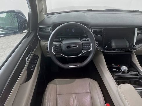 Used 2023 Jeep Wagoneer L 4WD image 25