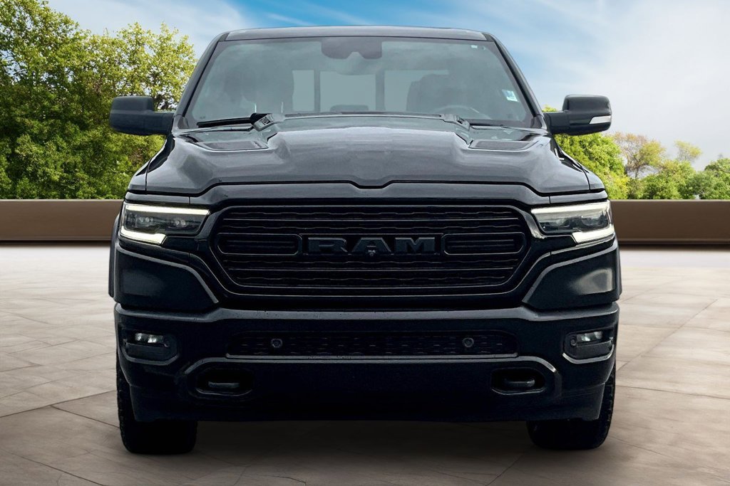 Used 2020 RAM 1500 Limited w/ Black Appearance Package AWD/4WD image 3