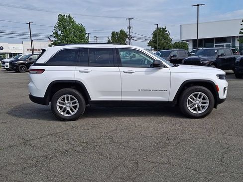 Used 2023 Jeep Grand Cherokee Laredo X AWD/4WD image 10