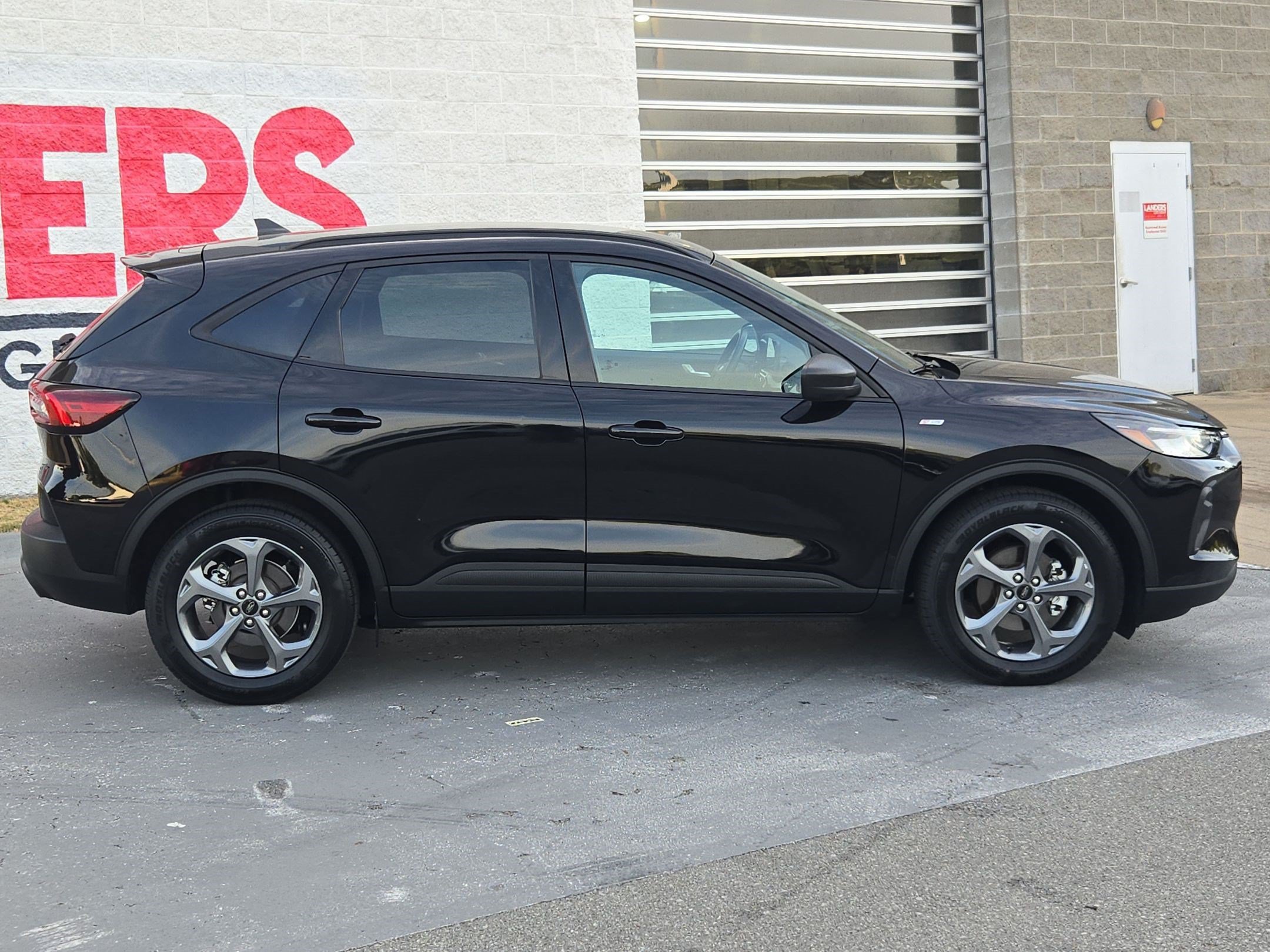 Used 2025 Ford Escape ST-Line FWD image 8