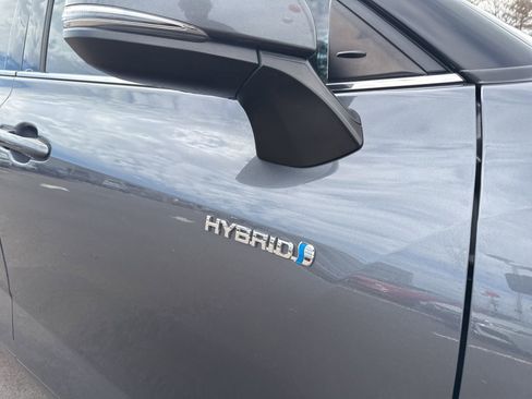 Used 2021 Toyota Highlander XLE image 9