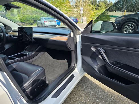 Used 2021 Tesla Model 3 Standard Range Plus RWD image 11