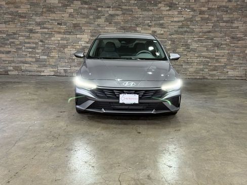 Used 2024 Hyundai Elantra SE image 9