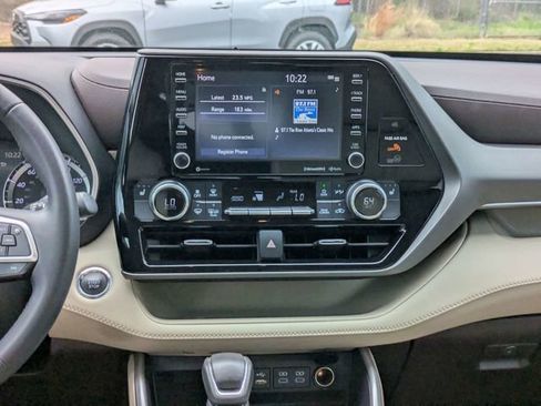 Used 2022 Toyota Highlander XLE image 20