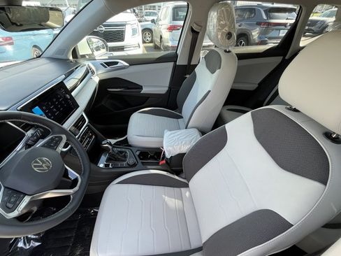 New 2026 Volkswagen Taos SE AWD/4WD image 18