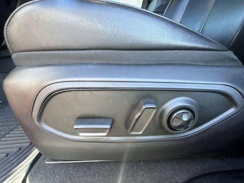 Used 2024 Jeep Grand Cherokee L Limited w/ Black Appearance Package image 12