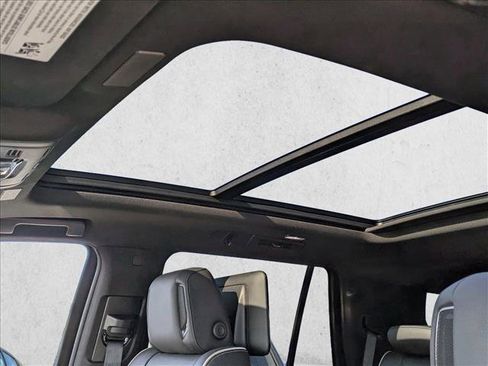 Used 2025 Cadillac Escalade Premium Luxury image 16