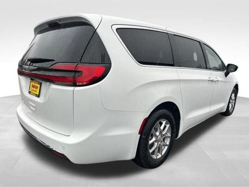 New 2026 Chrysler Pacifica Select image 7