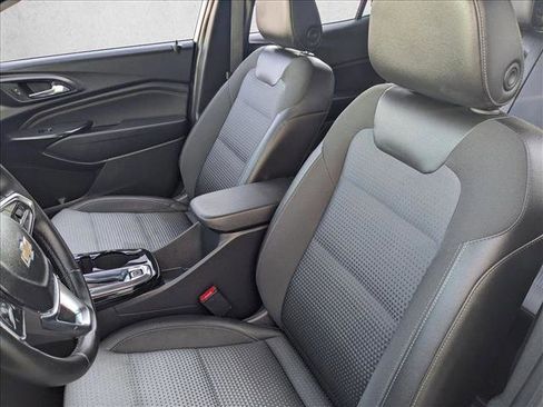 Used 2024 Chevrolet Trax LT w/ Sunroof Package FWD image 16