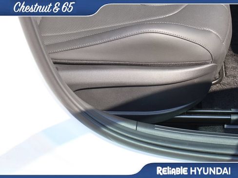 Used 2025 Hyundai Elantra Limited FWD image 11
