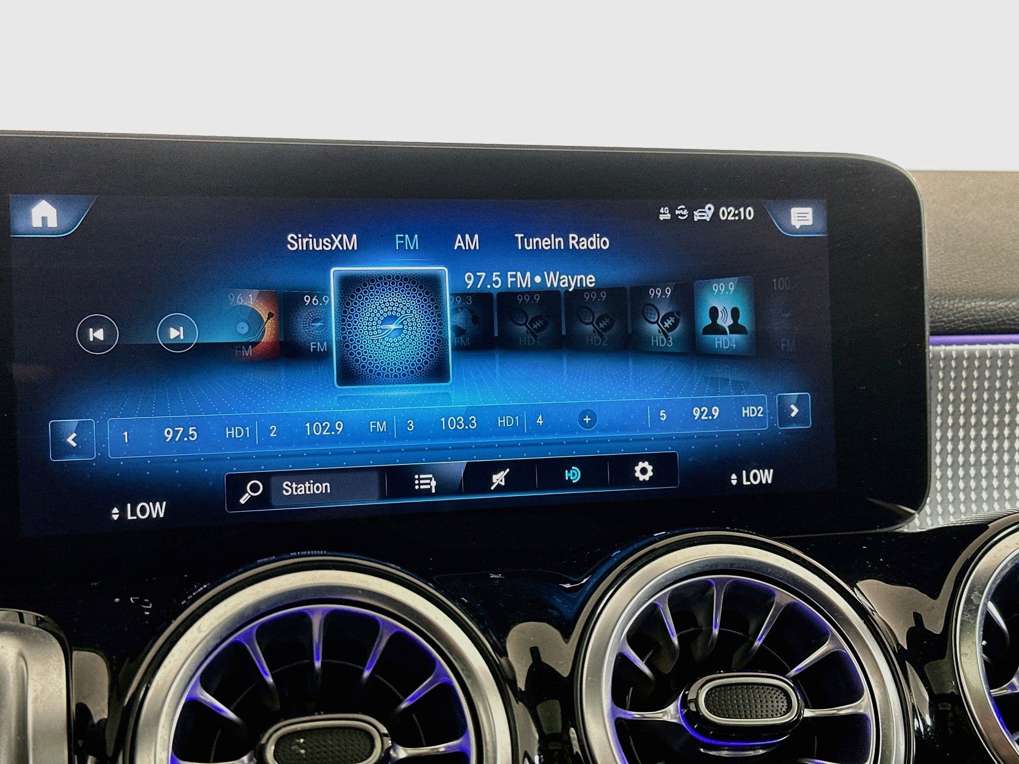 Used 2023 Mercedes-Benz GLB 250 w/ Premium Package image 21