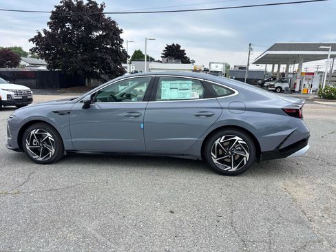Used 2025 Hyundai Sonata SEL image 2