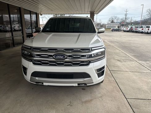 Certified 2022 Ford Expedition Platinum image 2