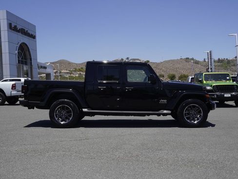 Certified 2021 Jeep Gladiator Overland w/ Popular Equipment Package AWD/4WD image 3