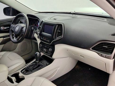 Used 2020 Jeep Cherokee Latitude Plus FWD image 25