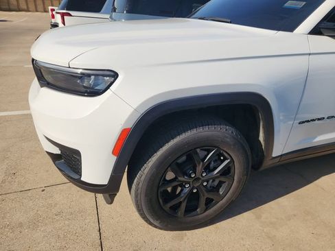 Used 2024 Jeep Grand Cherokee L Laredo RWD image 7