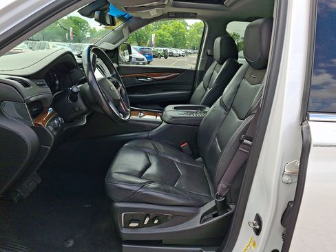 Used 2017 Cadillac Escalade Luxury AWD/4WD image 14
