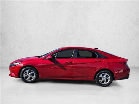 Used 2022 Hyundai Elantra SE image 3