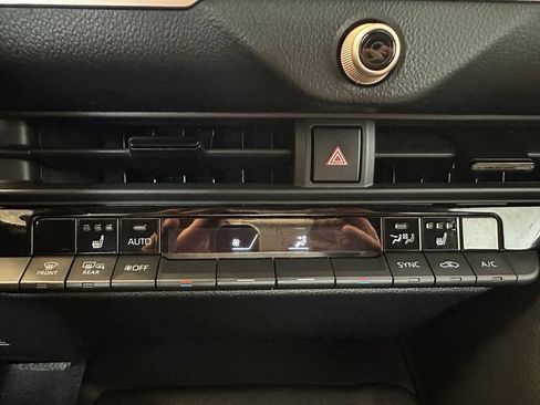 Used 2023 Toyota Crown AWD/4WD image 8