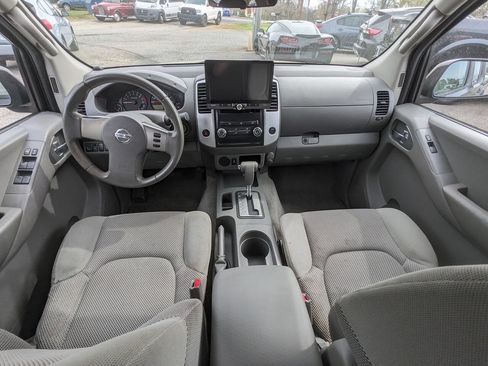 Used 2012 Nissan Frontier SV image 17