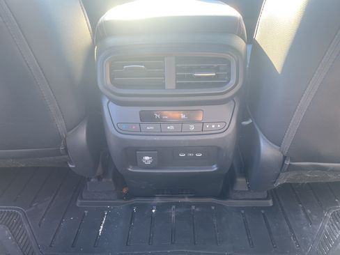 Used 2024 Honda Pilot TrailSport image 17