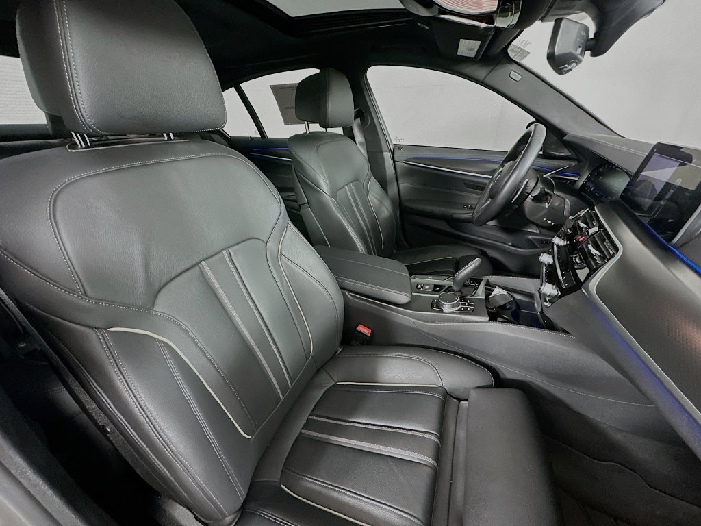 Used 2023 BMW M550i xDrive w/ Shadowloine Package AWD/4WD image 35