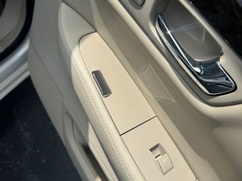 Used 2011 Cadillac DTS Luxury FWD image 34