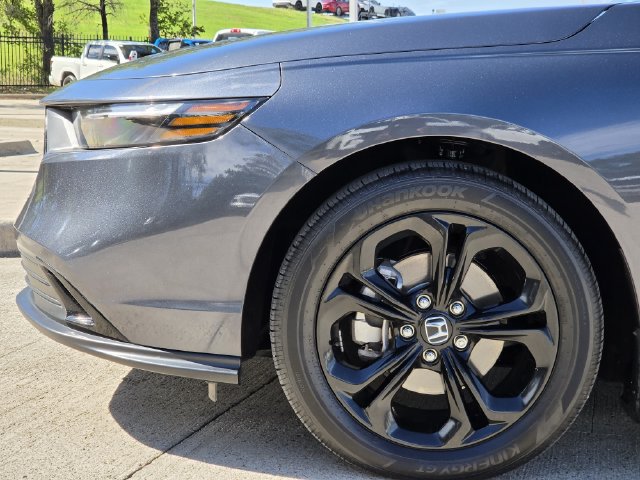 Used 2025 Honda Accord SE image 7