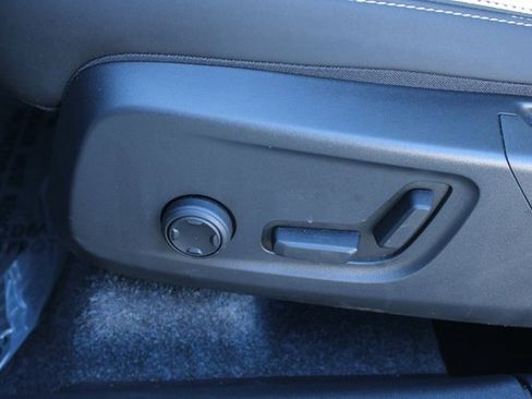 Used 2025 Volvo XC40 B5 Plus image 14