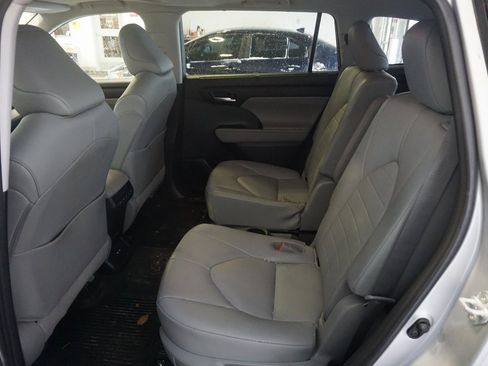 Used 2021 Toyota Highlander XLE image 21