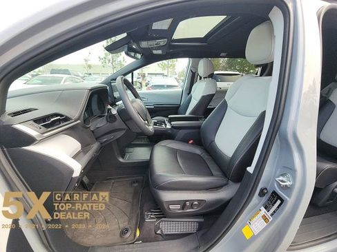 Used 2025 Toyota Sienna XSE w/ XSE Plus Package image 35
