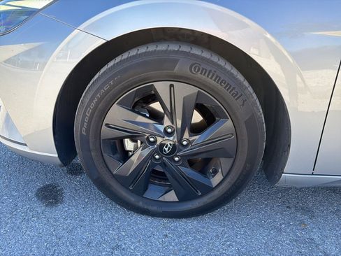 Used 2021 Hyundai Elantra SEL w/ Convenience Package image 12