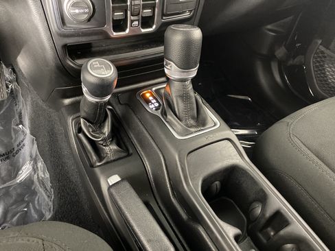Used 2022 Jeep Gladiator Mojave AWD/4WD image 28