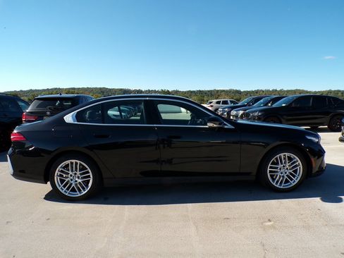 Certified 2025 BMW 530i xDrive w/ Premium Package image 8